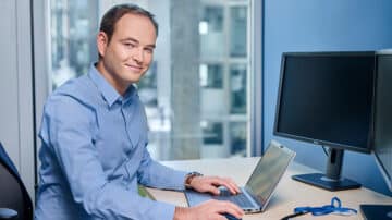 Marcin Kosiński workiing as a consultant in emagine's Warsaw office.