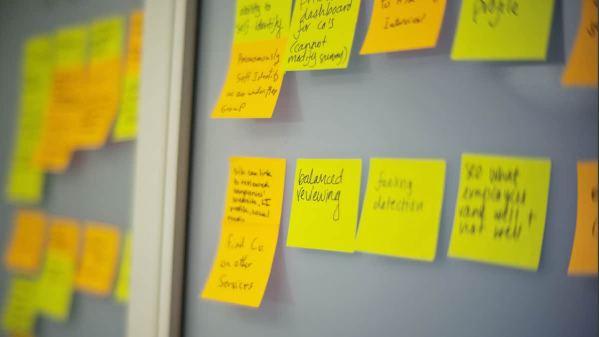 Wall with handwritten, colourful post-it notes
