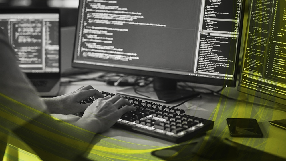 woman-on-computer